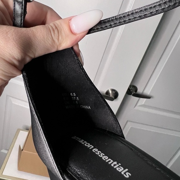 NWT | Amazon Essentials | Nola Heeled Basic  Black Block Heel Sandals | Size 6.5 - Picture 4 of 4